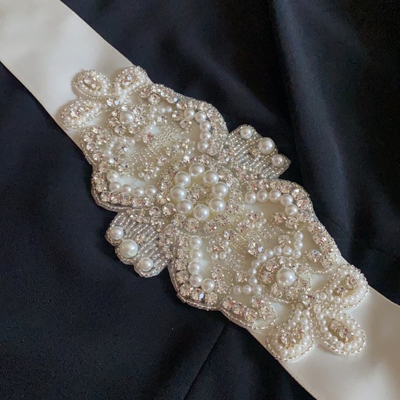 David’s Bridal Pearl and Rhinestone Ivory Sash main image 6